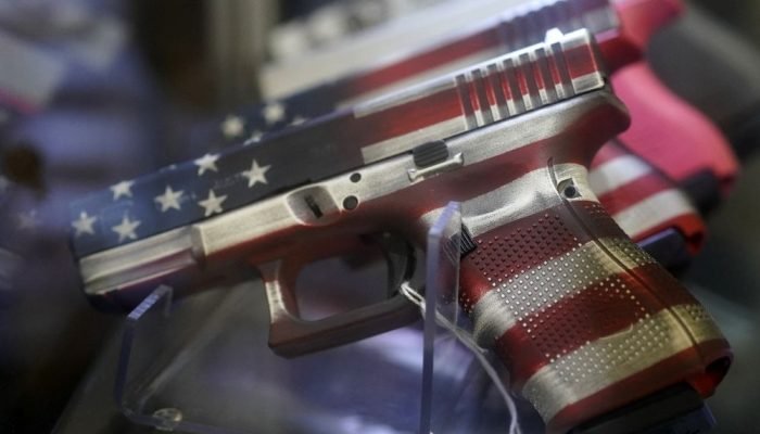Os fabricantes de armas de fogo dos EUA produziram mais de 139 milhões de armas para o mercado c...