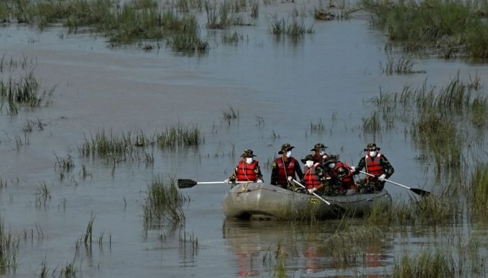 Operações de resgate no Himalaia avançam com extrema dificuldade PRAKASH MATHEMA / AFP