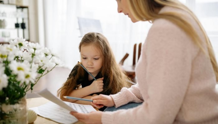 Burocracia, ideologia, métodos e resultados têm levado famílias a deixar a escola tradicional ...