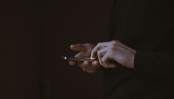 segurança celular Gilles Lambert/Unsplash