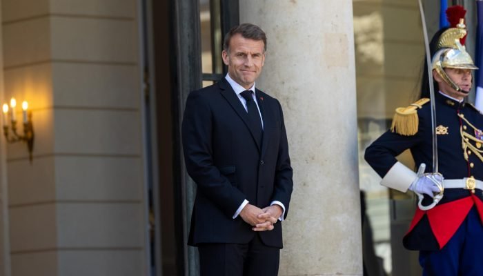 Macron disse que está sendo elaborado um plano para uma missão defensiva internacional em Ormuz...